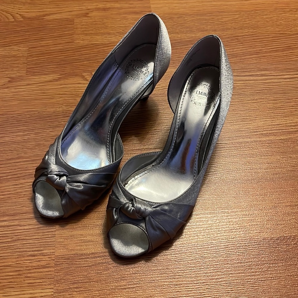 I. Miller shoes women’s pumps in silver color